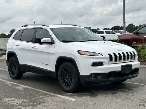 Used 2018 Jeep Cherokee Latitude AWD/4WD image 19