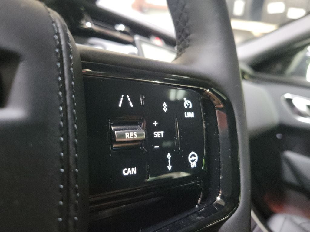 New 2026 Land Rover Range Rover Velar Dynamic SE AWD/4WD image 16