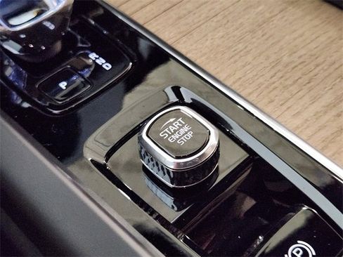 New 2026 Volvo XC60 B5 Plus w/ Protection Package Premier image 21