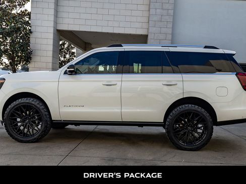Used 2025 Ford Expedition Platinum w/ Driver's Package image 6