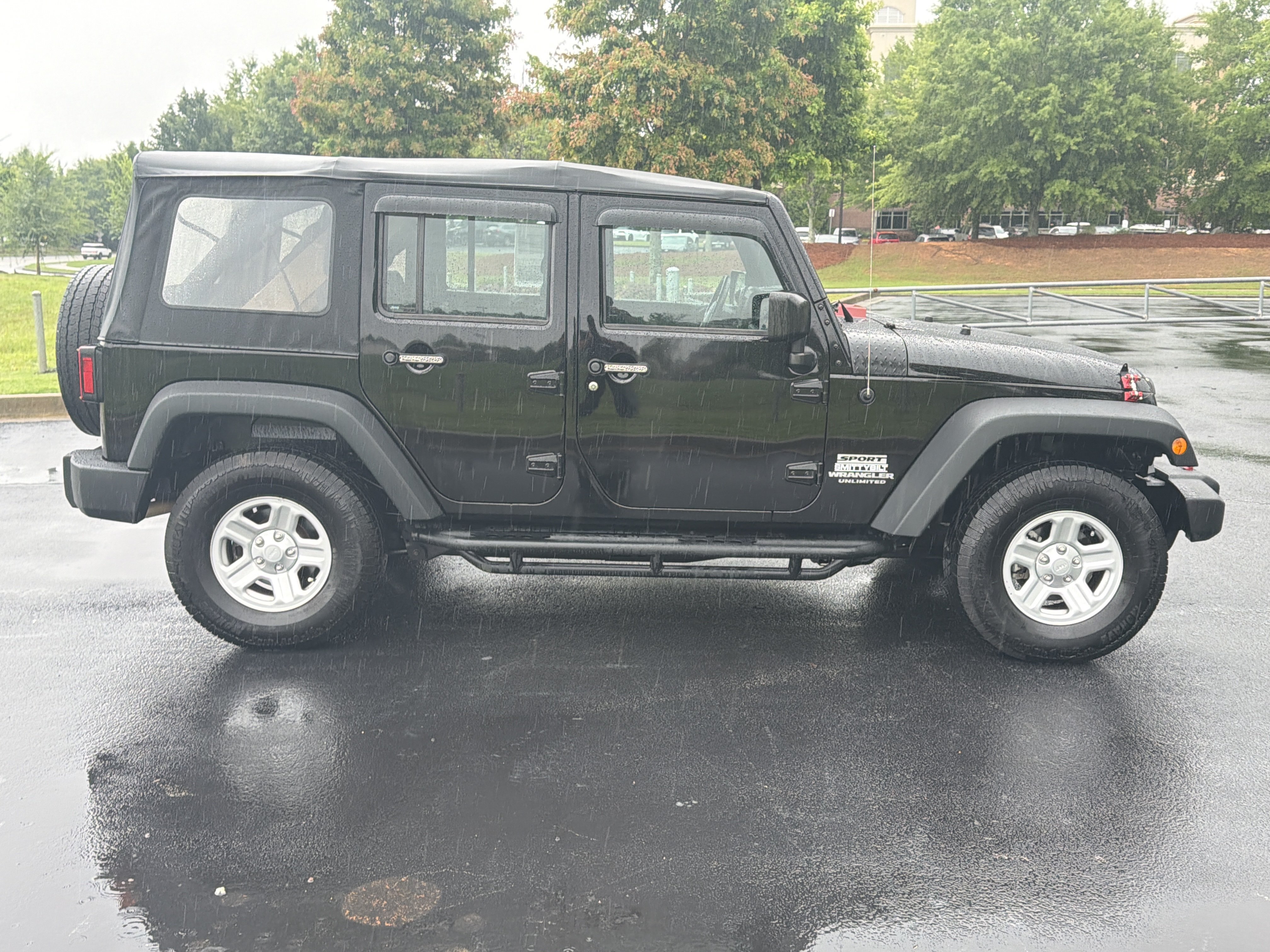 Used 2016 Jeep Wrangler Unlimited Sport w/ Connectivity Group AWD/4WD image 10