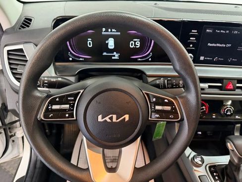 Used 2024 Kia Seltos LX AWD/4WD image 19