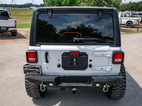 Used 2018 Jeep Wrangler Unlimited Sahara image 48
