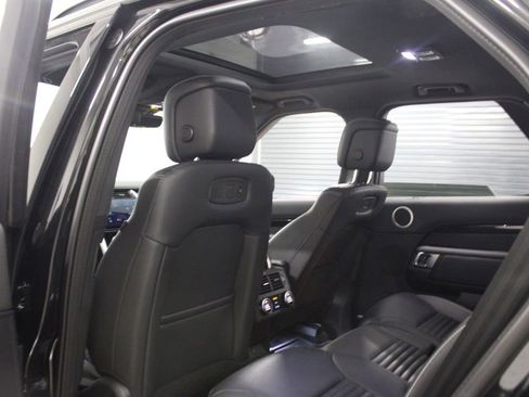 Used 2025 Land Rover Discovery S AWD/4WD image 29