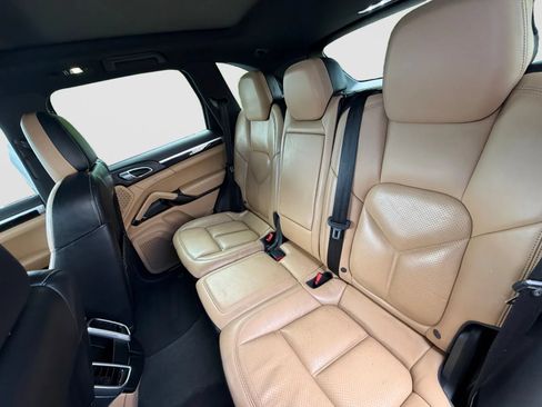 Used 2017 Porsche Cayenne w/ Premium Package AWD/4WD image 15