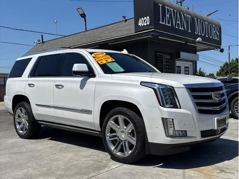 Used 2018 Cadillac Escalade Premium Luxury AWD/4WD image 50
