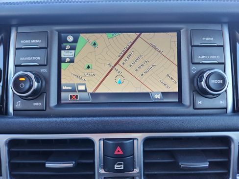 Used 2012 Land Rover Range Rover HSE image 29