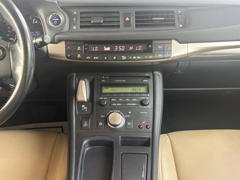 Used 2016 Lexus CT 200h w/ Seat Comfort Package FWD image 3