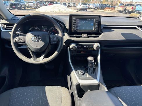 Used 2022 Toyota RAV4 XLE image 9