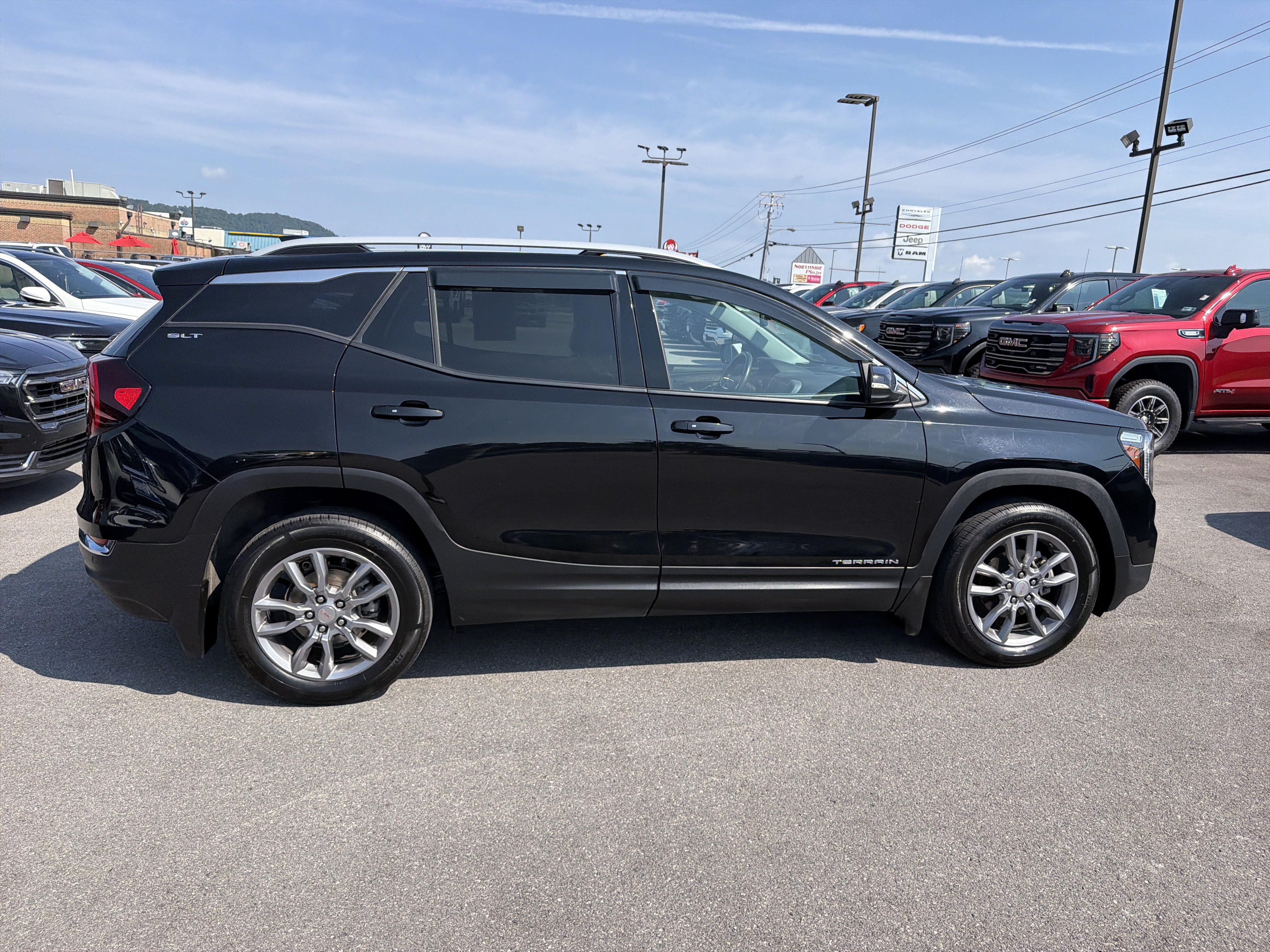 Used 2022 GMC Terrain SLT w/ Infotainment Package II AWD/4WD image 5