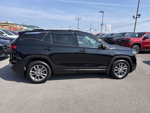 Used 2022 GMC Terrain SLT w/ Infotainment Package II AWD/4WD image 5
