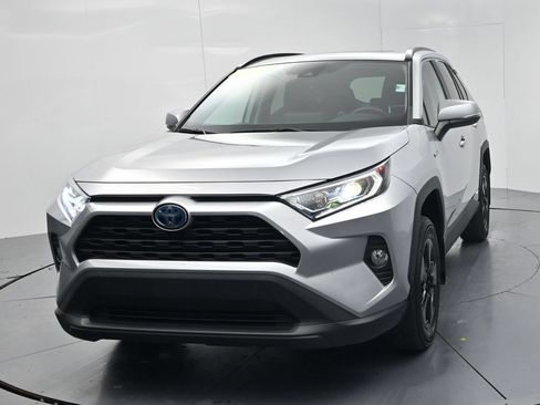Used 2021 Toyota RAV4 XLE w/ Convenience Package AWD/4WD image 3