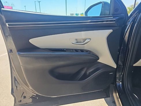 Certified 2023 Hyundai Tucson Limited AWD/4WD image 10