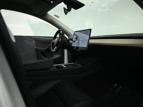 Used 2021 Tesla Model Y Long Range AWD/4WD image 45