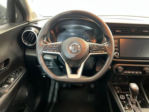 Used 2021 Nissan Kicks SV image 12