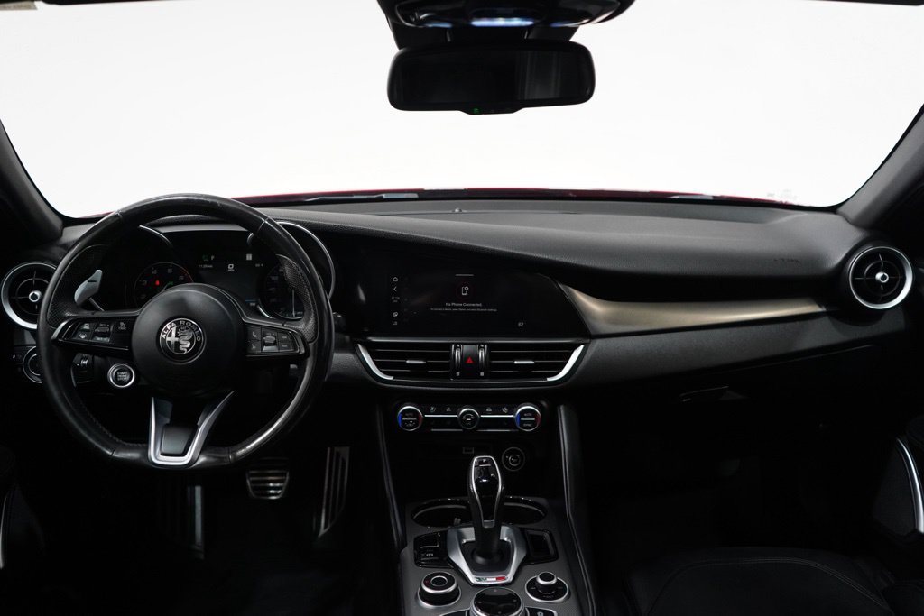 Used 2022 Alfa Romeo Giulia Veloce RWD image 16
