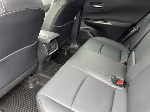 Used 2022 Toyota Venza XLE image 12