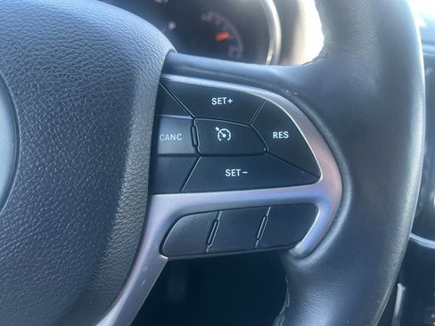 Used 2019 Jeep Grand Cherokee Altitude RWD image 27