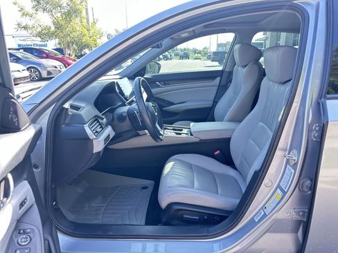 Used 2019 Honda Accord Touring image 2