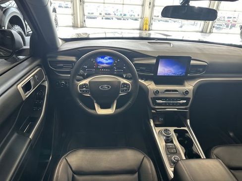 Used 2023 Ford Explorer XLT w/ Equipment Group 202A AWD/4WD image 2