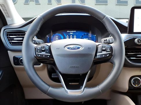 Used 2022 Ford Escape Titanium image 13