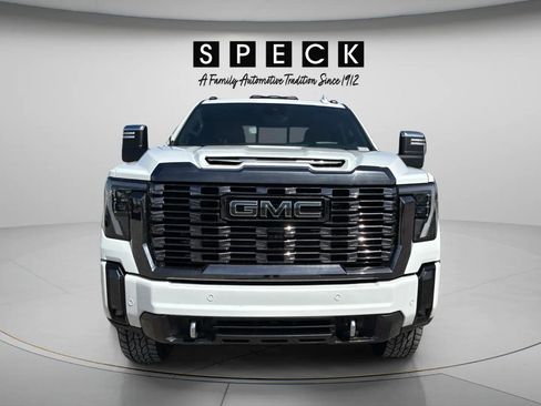 Used 2024 GMC Sierra 3500 Denali Ultimate AWD/4WD image 3