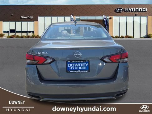 Used 2025 Nissan Versa SV FWD image 4