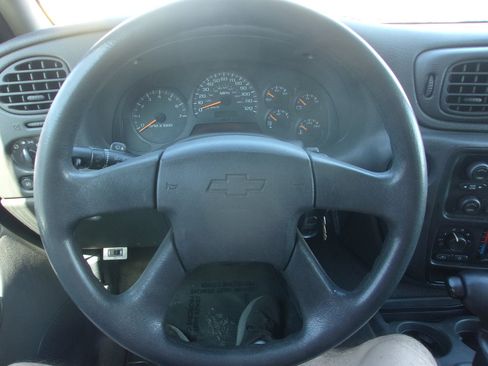 Used 2004 Chevrolet TrailBlazer LT AWD/4WD image 8