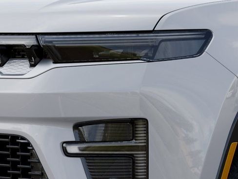 New 2026 Jeep Grand Wagoneer 2WD image 10
