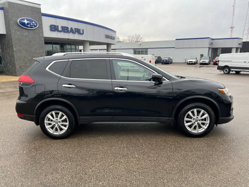Used 2017 Nissan Rogue SV w/ SV Premium Package image 8