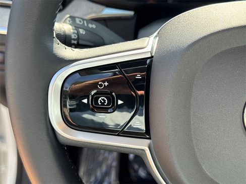 Used 2022 Volvo XC60 B6 Inscription w/ Advanced Package image 25