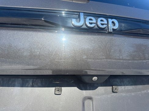 Certified 2022 Jeep Grand Cherokee Overland image 17