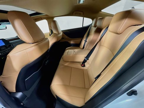 Used 2024 Lexus ES 350 w/ Premium Package FWD image 24