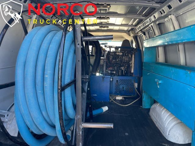 Used 2018 Chevrolet Express 2500 RWD image 5