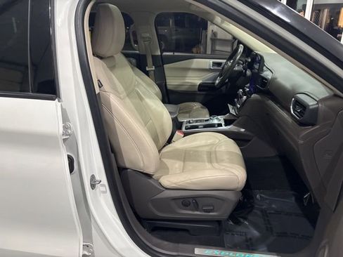 Used 2022 Ford Explorer Platinum w/ Equipment Group 601A image 39