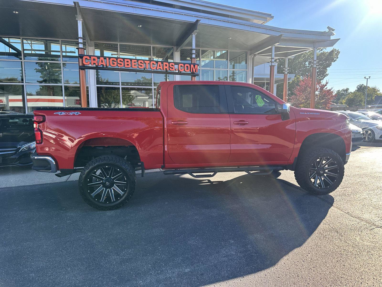Used 2019 Chevrolet Silverado 1500 LT AWD/4WD image 3