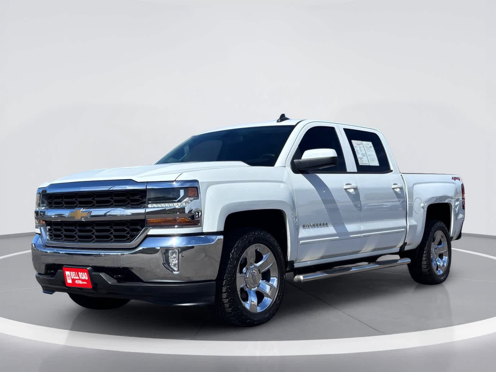 Used 2018 Chevrolet Silverado 1500 LT w/ LT Eassist Package AWD/4WD image 2