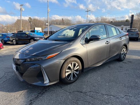 Used 2017 Toyota Prius Prime Plus image 5