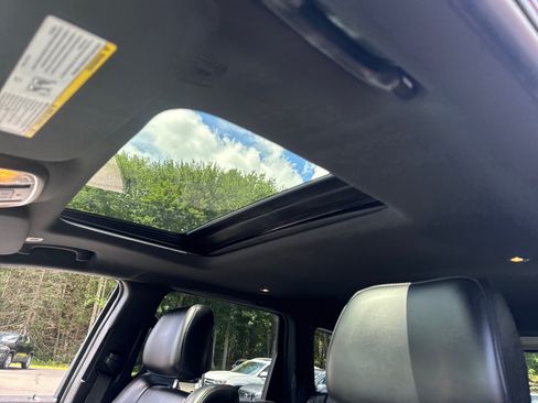 Used 2018 Jeep Grand Cherokee Limited AWD/4WD image 10
