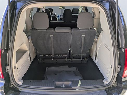 Used 2018 Dodge Grand Caravan SE w/ UConnect Hands-Free Group image 12