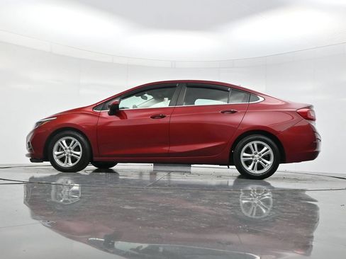 Used 2018 Chevrolet Cruze LT w/ Convenience Package FWD image 39
