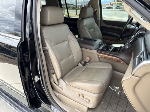 Used 2020 Chevrolet Suburban Premier AWD/4WD image 15