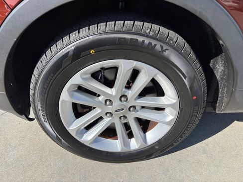 Used 2015 Ford Explorer XLT w/ Equipment Group 202A image 11