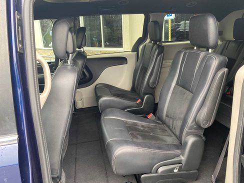 Used 2017 Dodge Grand Caravan SXT w/ Rear Park Assist Package FWD image 10