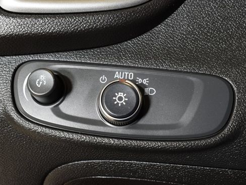Used 2020 Chevrolet Trax LT FWD image 16