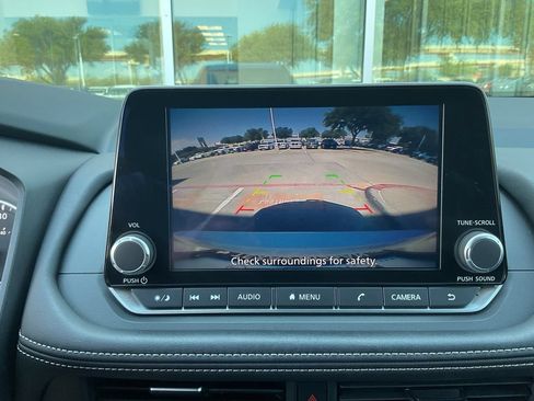 Used 2025 Nissan Rogue SV FWD image 30