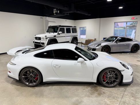 Used 2015 Porsche 911 GT3 RWD image 4