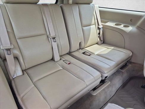 Used 2011 Chevrolet Suburban LTZ RWD image 21