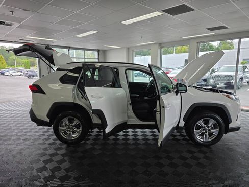 Used 2023 Toyota RAV4 XLE AWD/4WD image 16