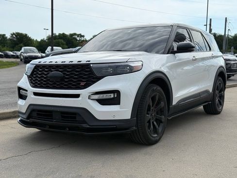 Used 2022 Ford Explorer ST w/ Equipment Group 401A AWD/4WD image 2